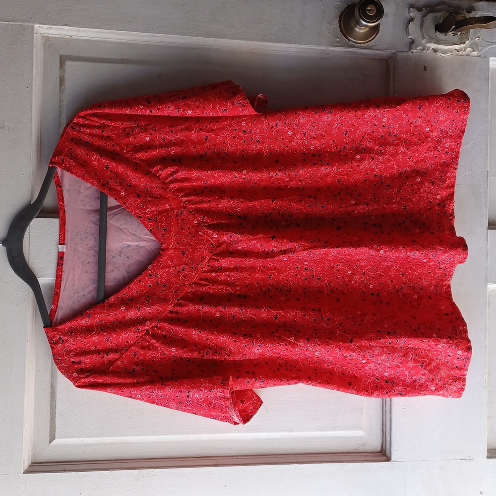 Floral Red Design ♥️ Short Sleeve Blouse size 3X